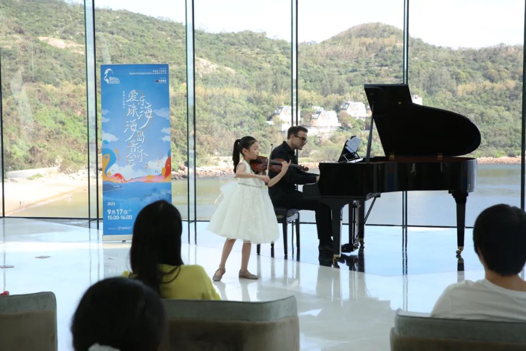 海島音樂會(huì)上Yeonah Kim演奏.jpg